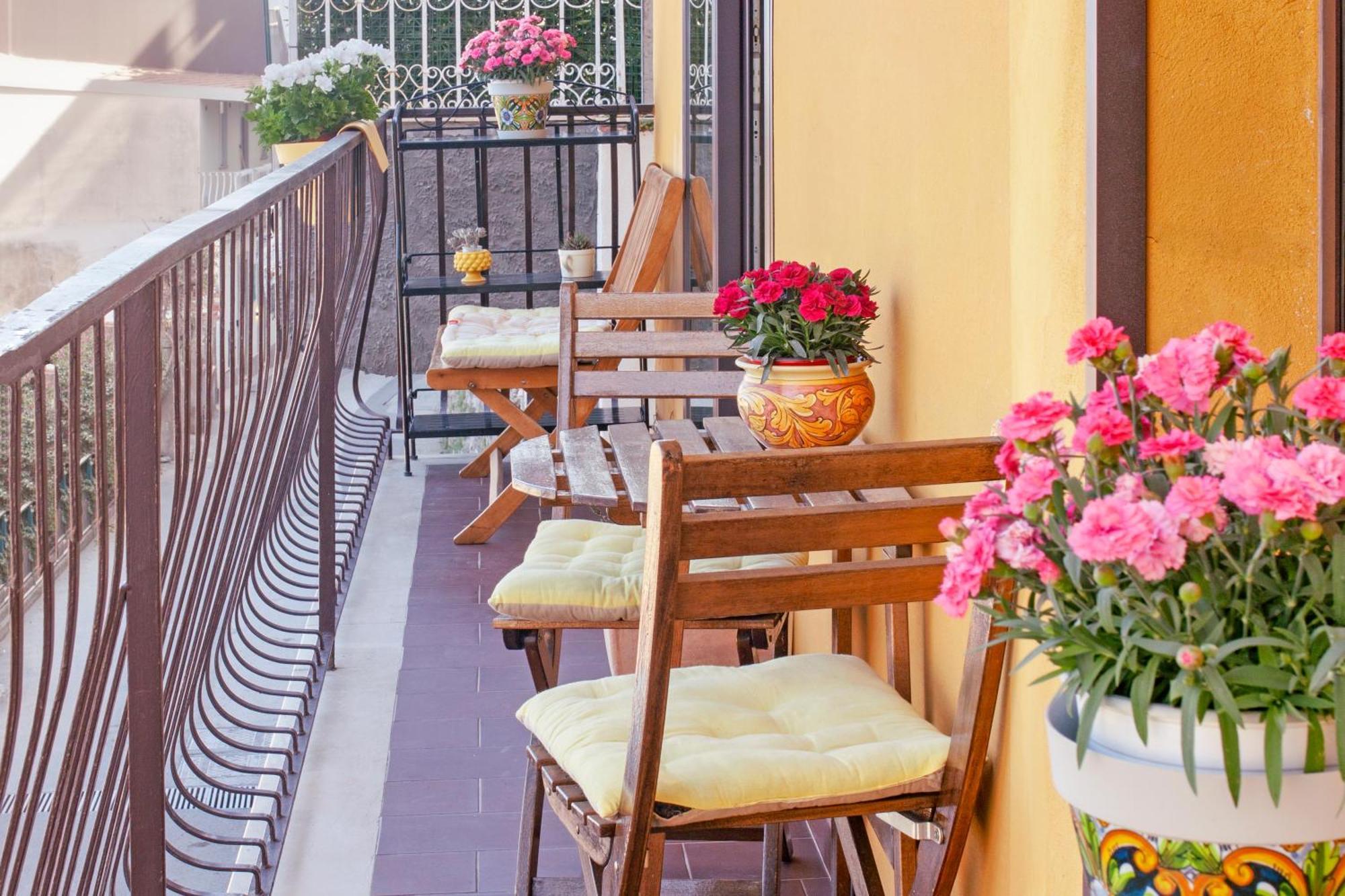 La Casa Gialla Таормина Екстериор снимка