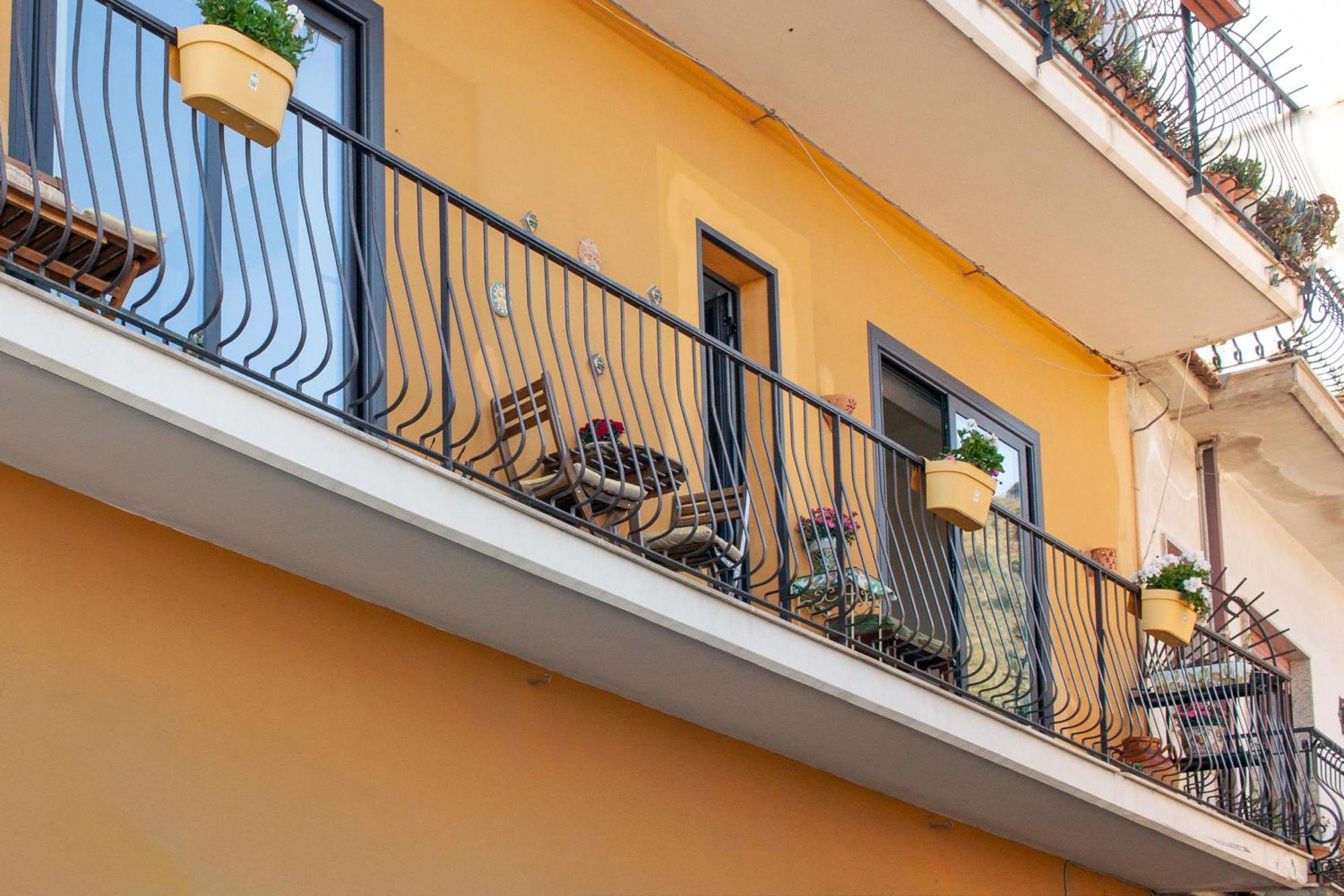 La Casa Gialla Таормина Екстериор снимка